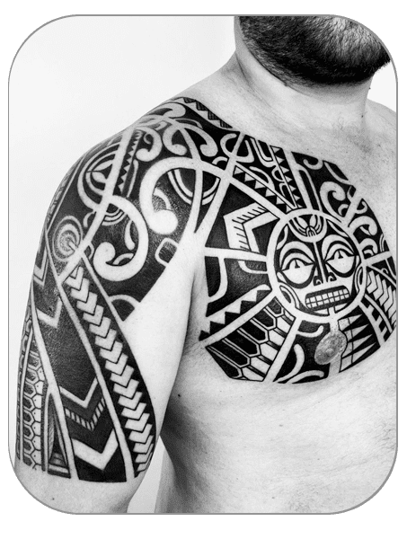 pecho y biceps maori hecho en The last gallery tattoo Mollet del Vallès, Barcelona