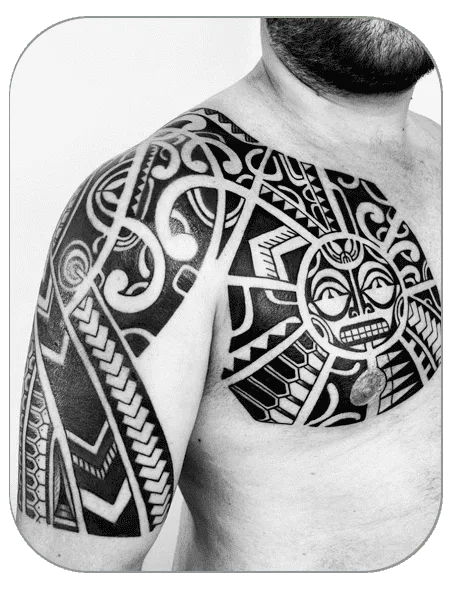 pecho y biceps maori hecho en The last gallery tattoo Mollet del Vallès, Barcelona