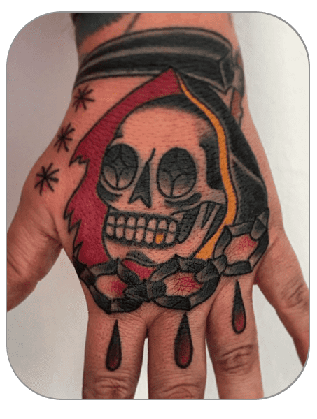 mano tattoo tradicional hecho en the last gallery tattoo, Mollet del Vallès, Barcelona