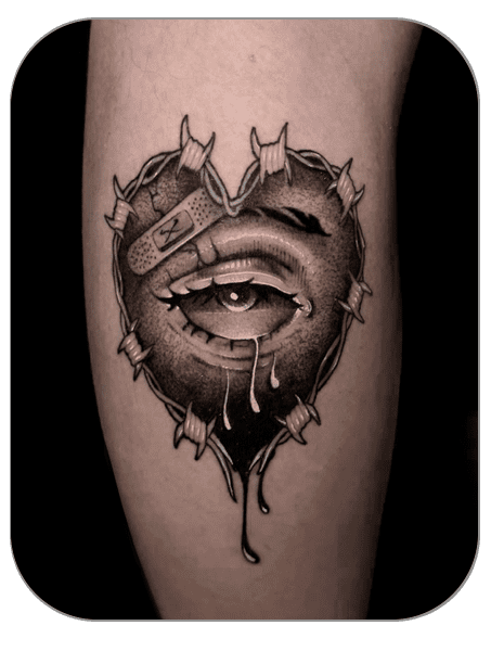 Tatuaje corazón llorando estilo BlackWork hecho por Marc en The last gallery tattoo Mollet del Vallès, Barcelona