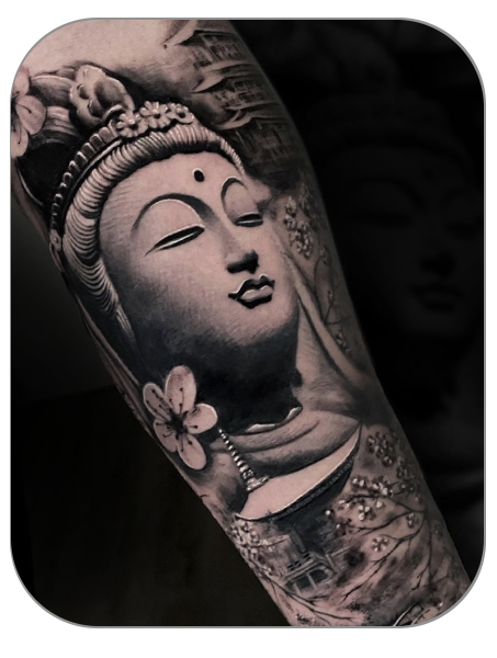 tatuaje de Budha en brazo hecho por Noe en The last gallery tattoo studio en Mollet del Vallés , Barcelona