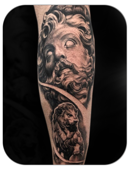 tatuaje de escultura en brazo hecho por Noe en The last gallery tattoo studio en Mollet del Vallés , Barcelona